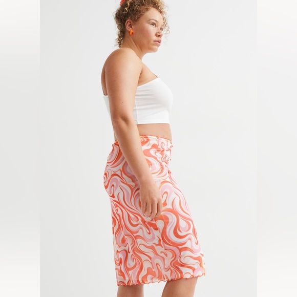 H&M | Plus-Size Knee Length Mesh Skirt Orange, Pink and White Swirl Pattern (4X) - Picture 6 of 11